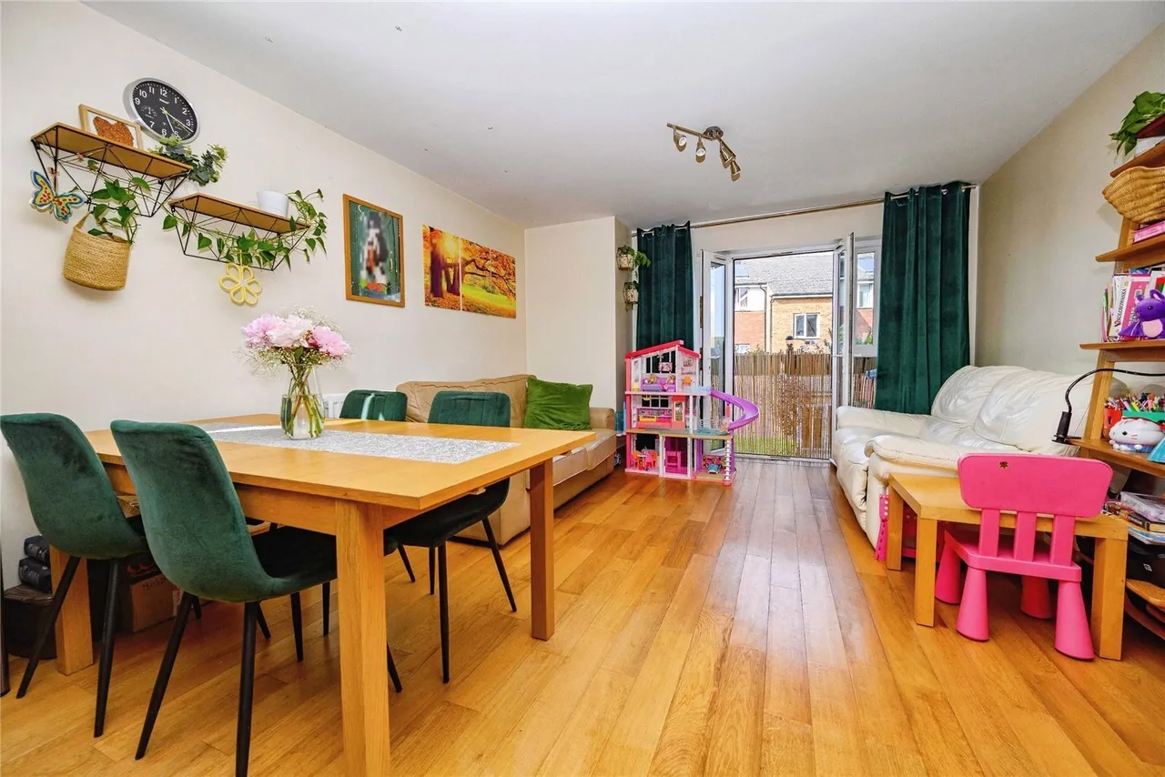 Stokers Close, Dunstable, Bedfordshire, LU5, photo 2