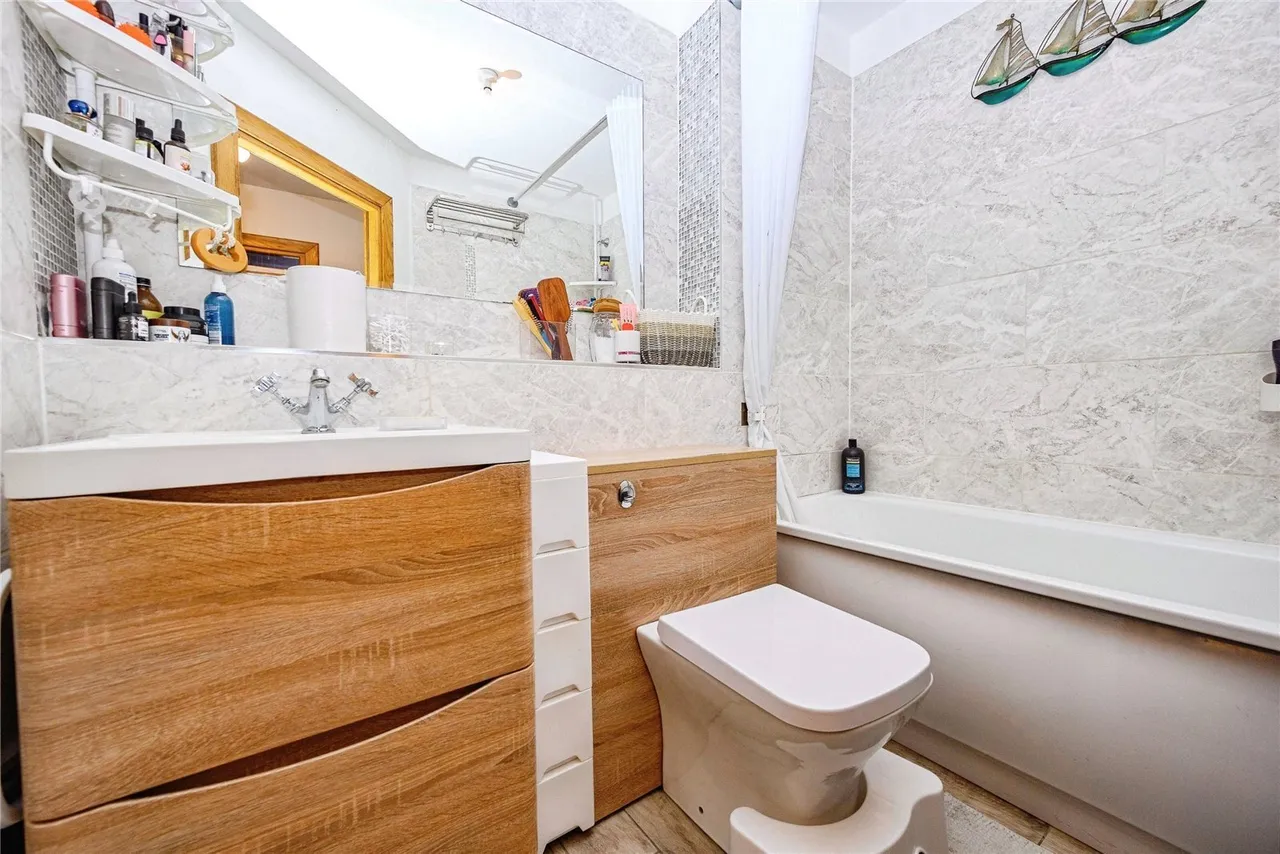 Stokers Close, Dunstable, Bedfordshire, LU5, photo 6