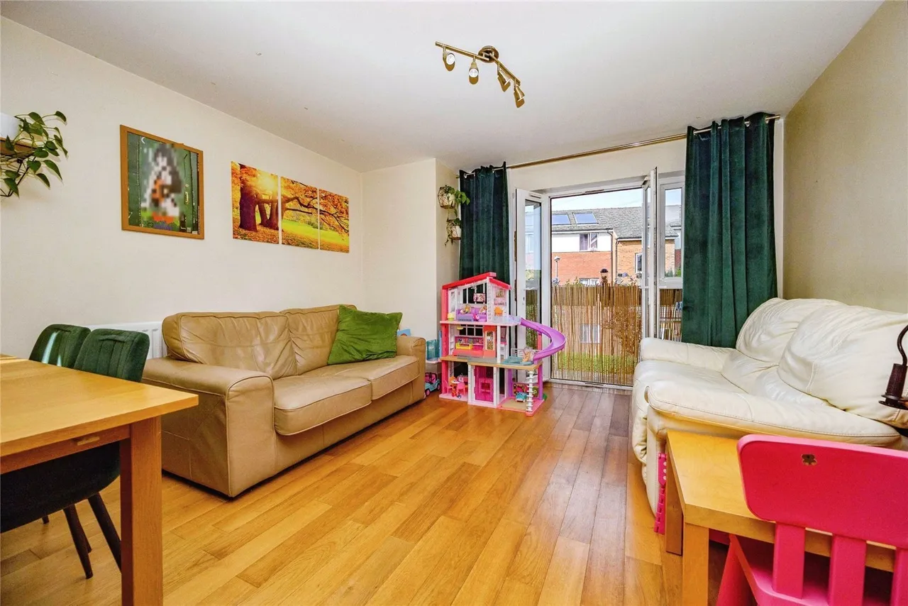 Stokers Close, Dunstable, Bedfordshire, LU5, photo 3