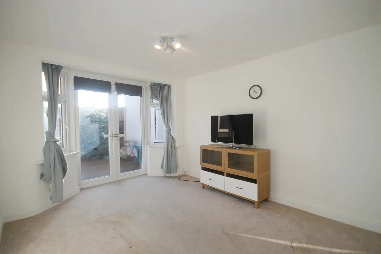 Oldfield Lane South, Greenford, UB6, photo 4
