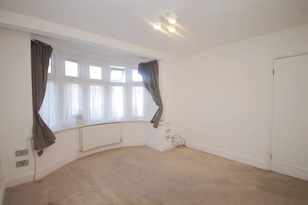 Oldfield Lane South, Greenford, UB6, photo 2