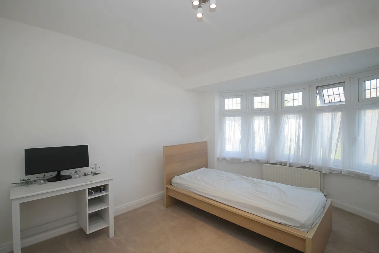 Oldfield Lane South, Greenford, UB6, photo 6