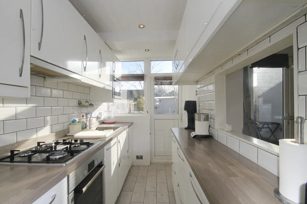 Oldfield Lane South, Greenford, UB6, photo 3