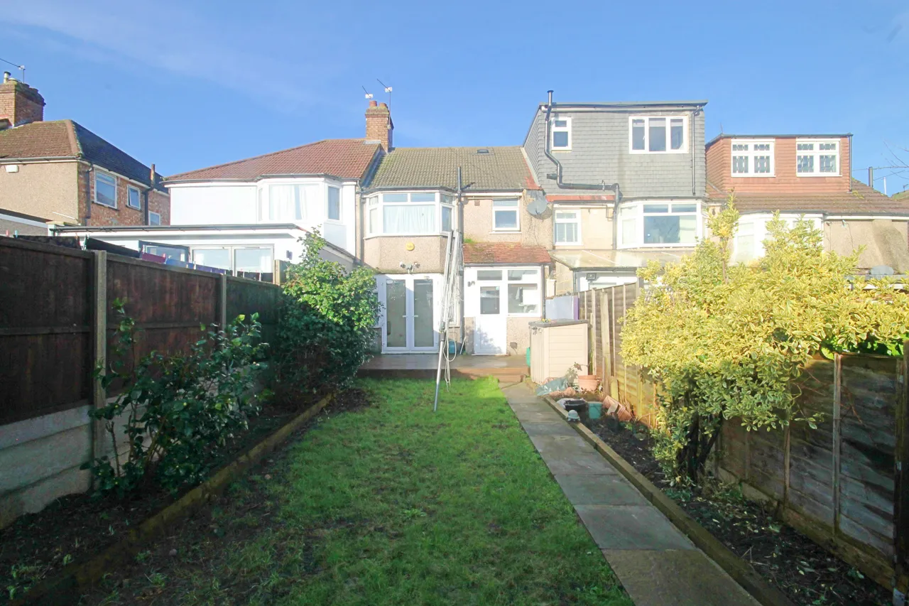 Oldfield Lane South, Greenford, UB6, photo 11