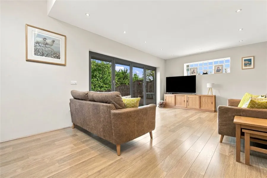 with 5 bedrooms in Bishop's Stortford, CM23, photo 6