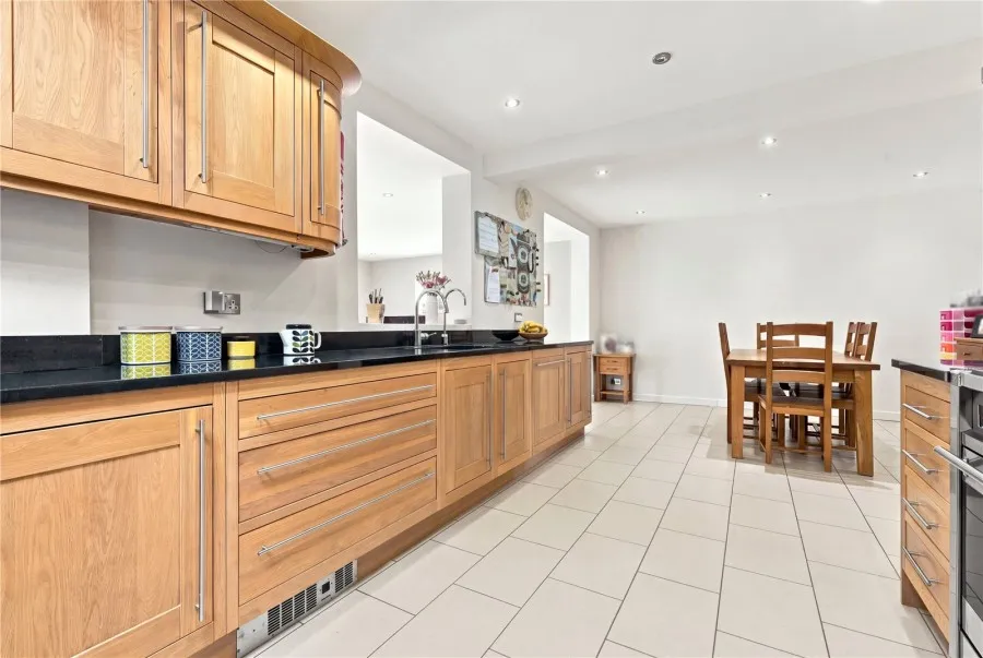 with 5 bedrooms in Bishop's Stortford, CM23, photo 17