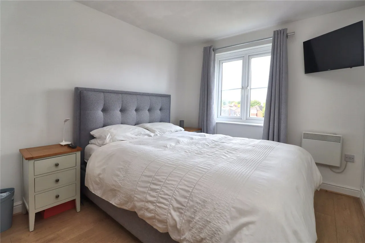 Goldsworth Road, Woking, GU21, photo 9