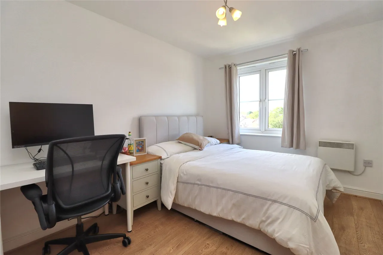 Goldsworth Road, Woking, GU21, photo 4