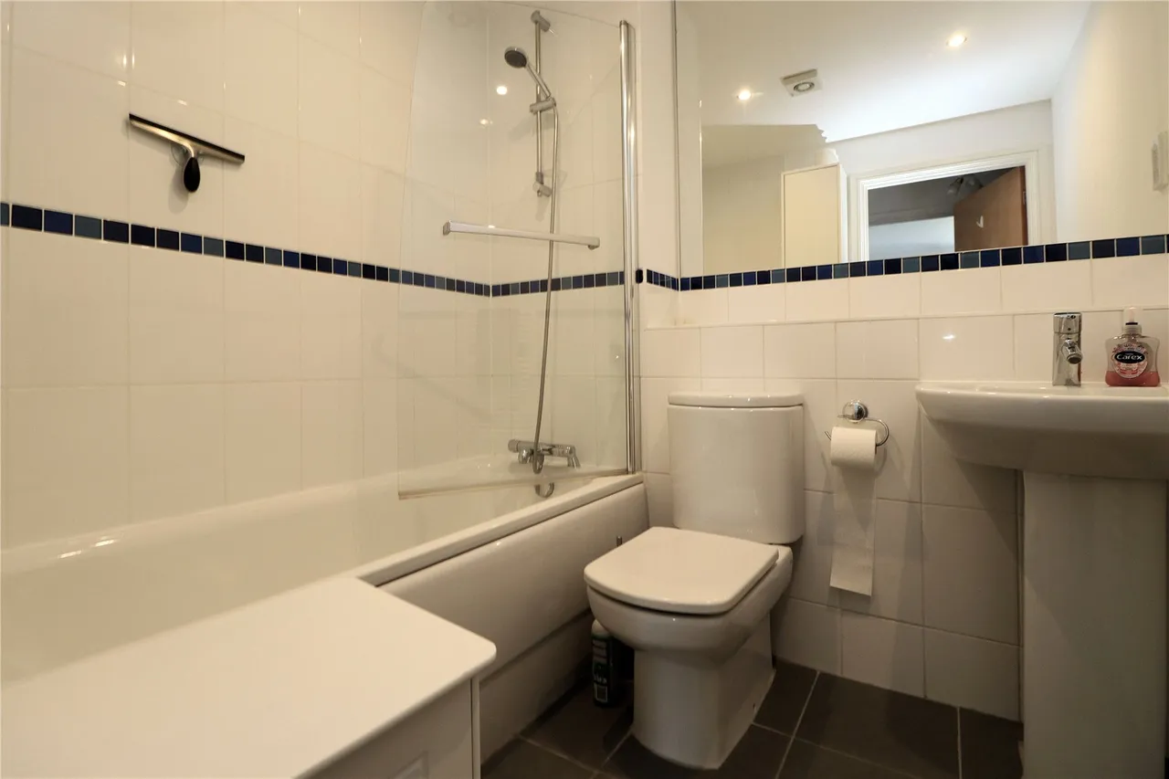 Goldsworth Road, Woking, GU21, photo 5