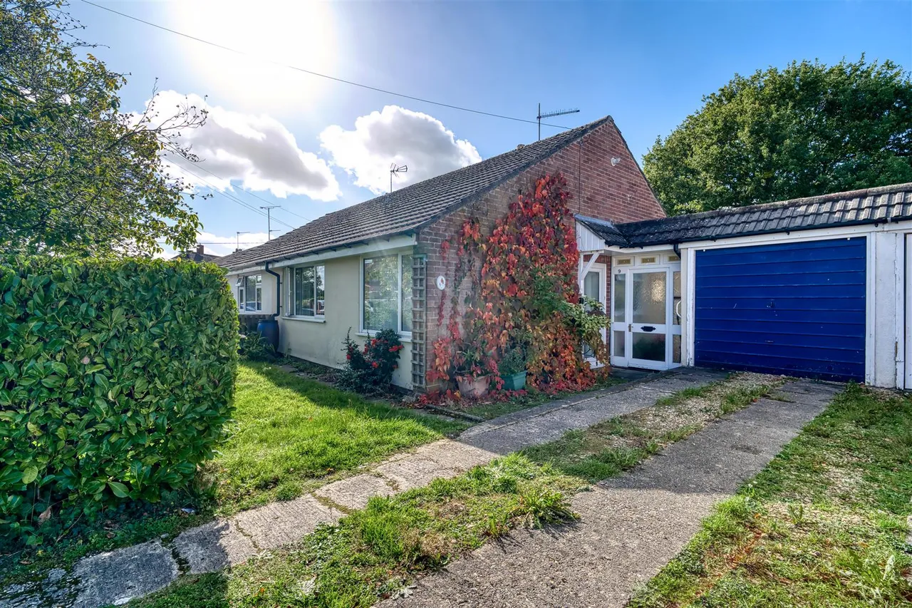 2 bed house for sale, Bourne Way, Gillingham