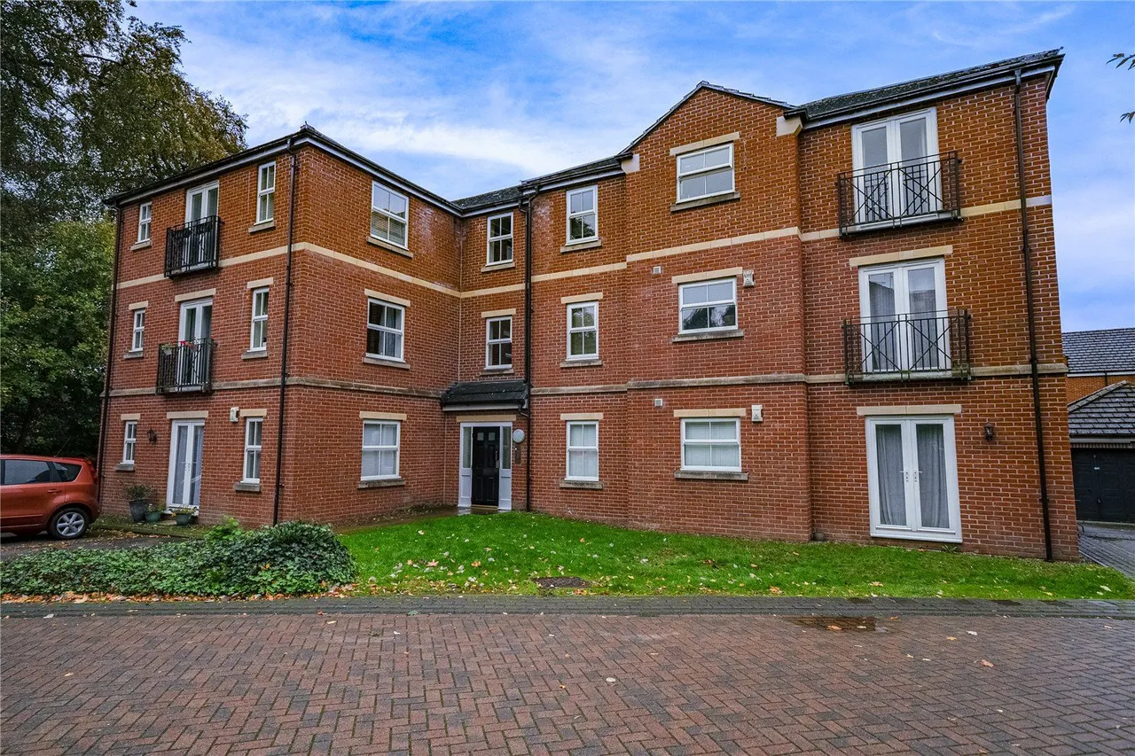 2 bed flat for sale, Lawson Wood Drive, Meanwood, LS6