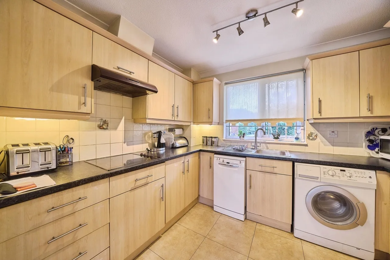 Beehive Lane, Ilford, IG4, photo 3