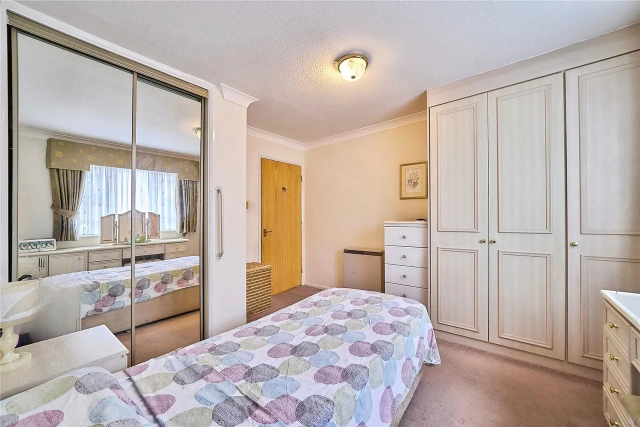 Beehive Lane, Ilford, IG4, photo 9