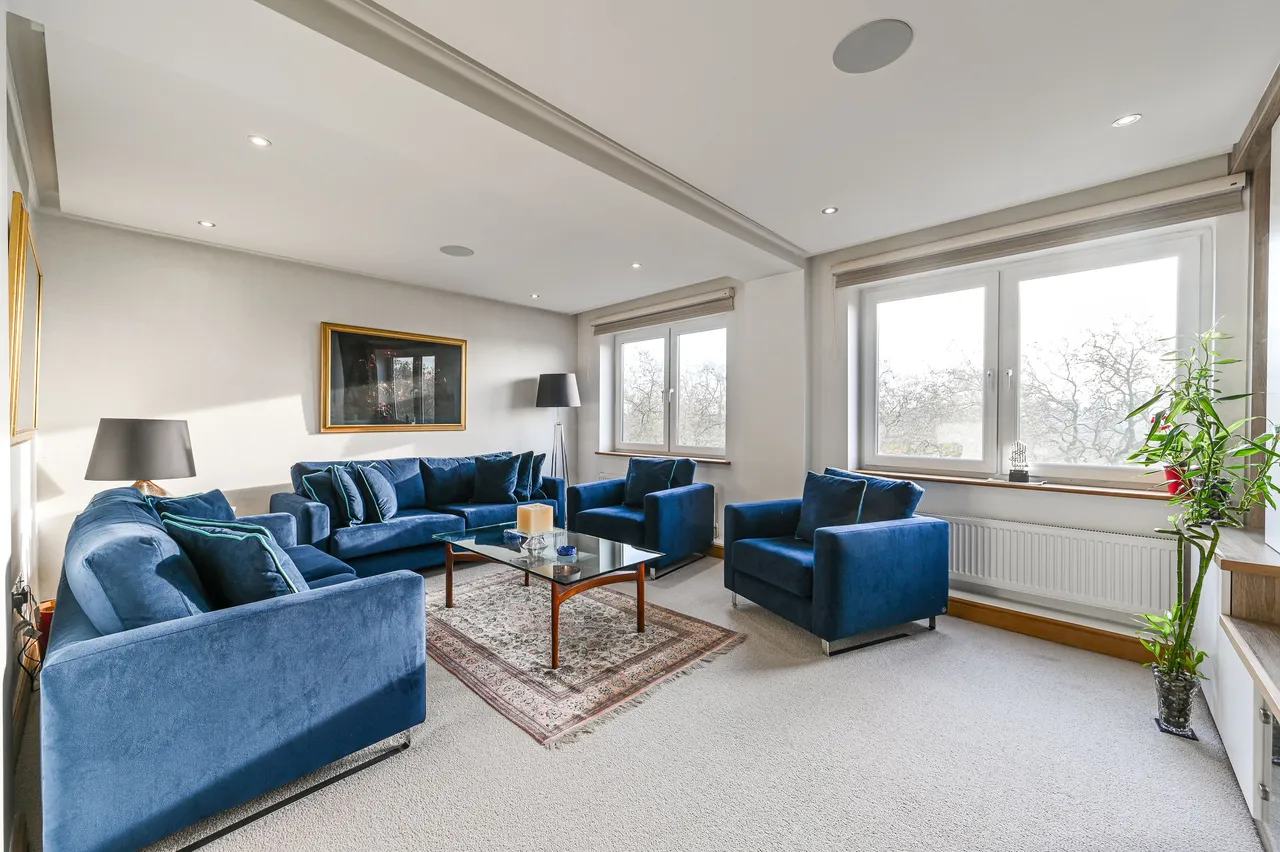 3 bed flat for sale — Flat 15, 89 Piccadilly, London