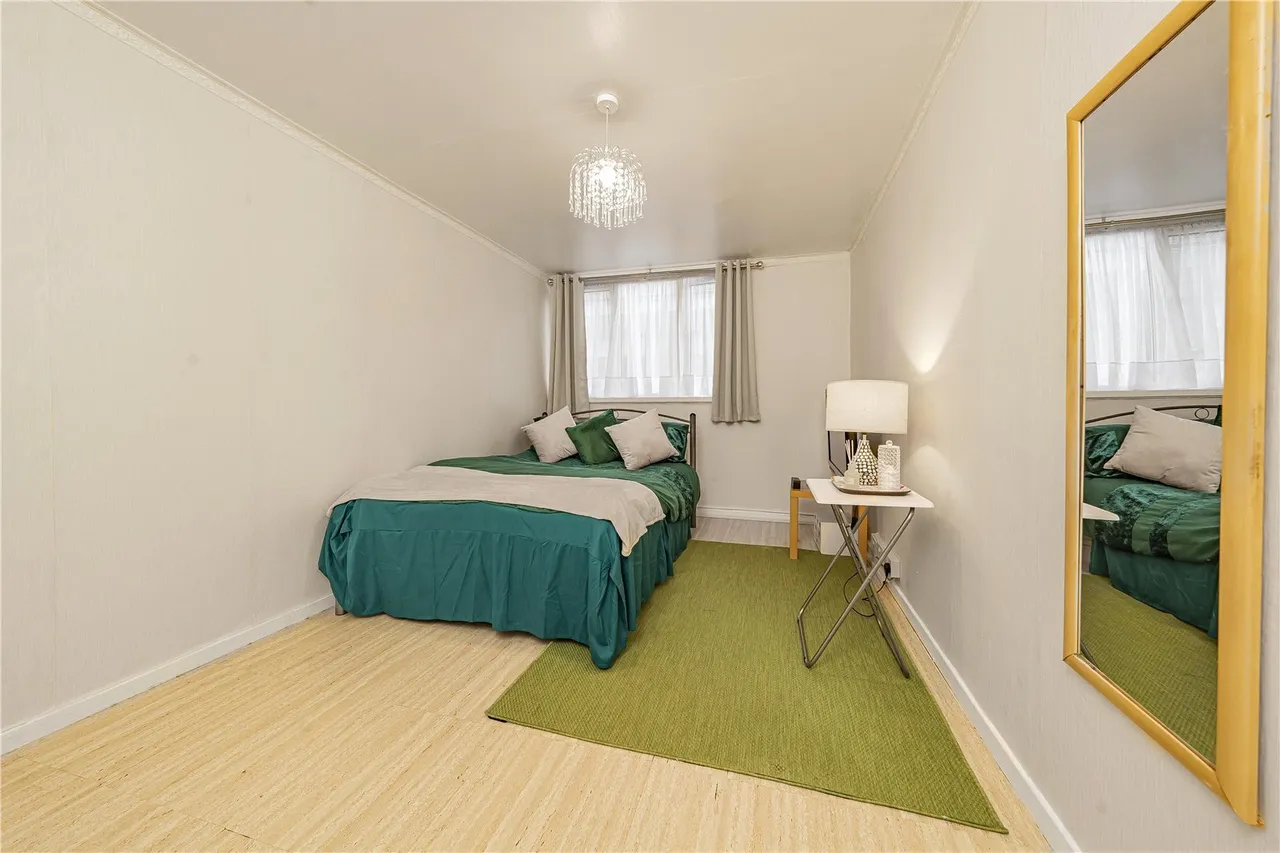 Pottery Road, Brentford, TW8, photo 14