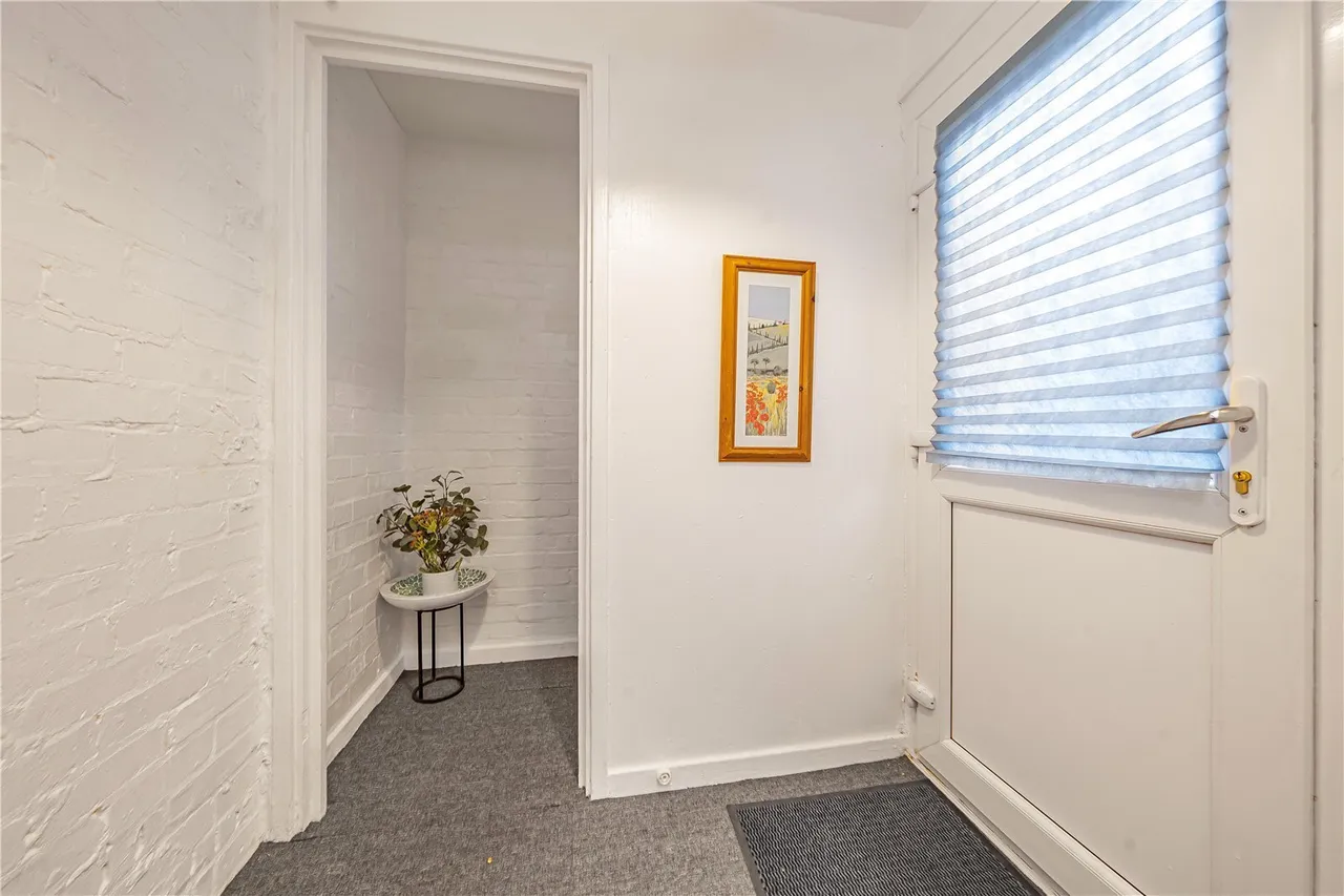 Pottery Road, Brentford, TW8, photo 12