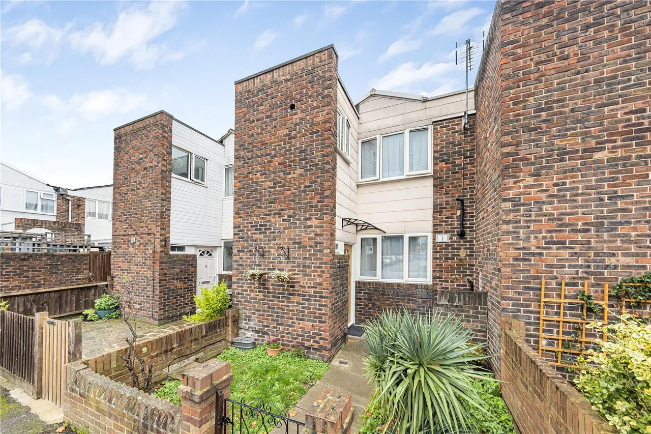 3 bed house for sale, Pottery Road, Brentford, TW8