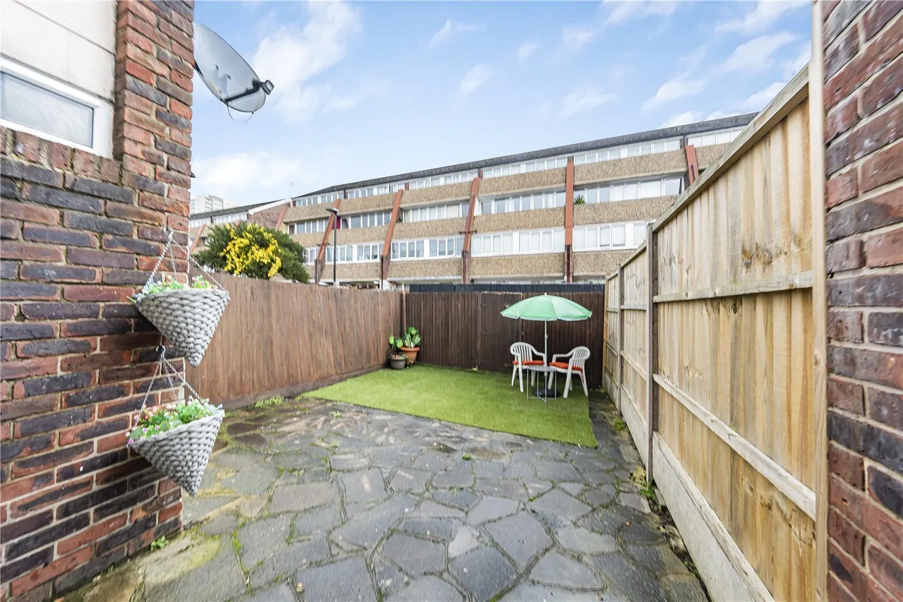 Pottery Road, Brentford, TW8, photo 16