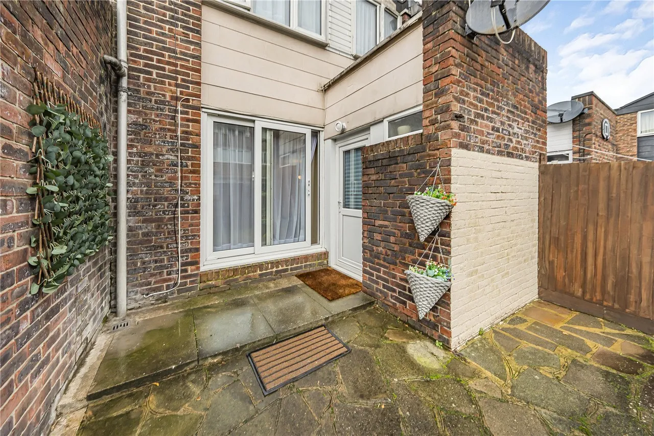 Pottery Road, Brentford, TW8, photo 17