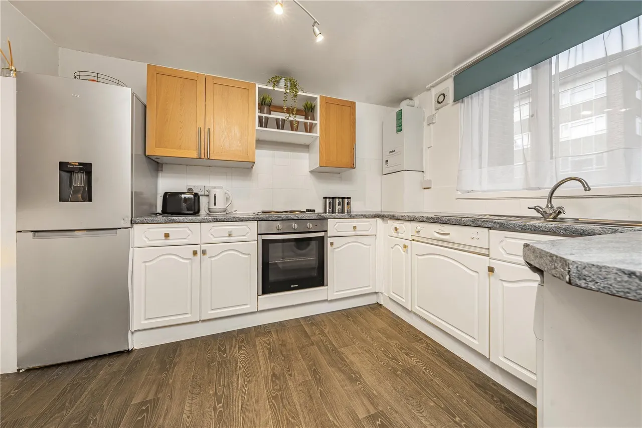 Pottery Road, Brentford, TW8, photo 2