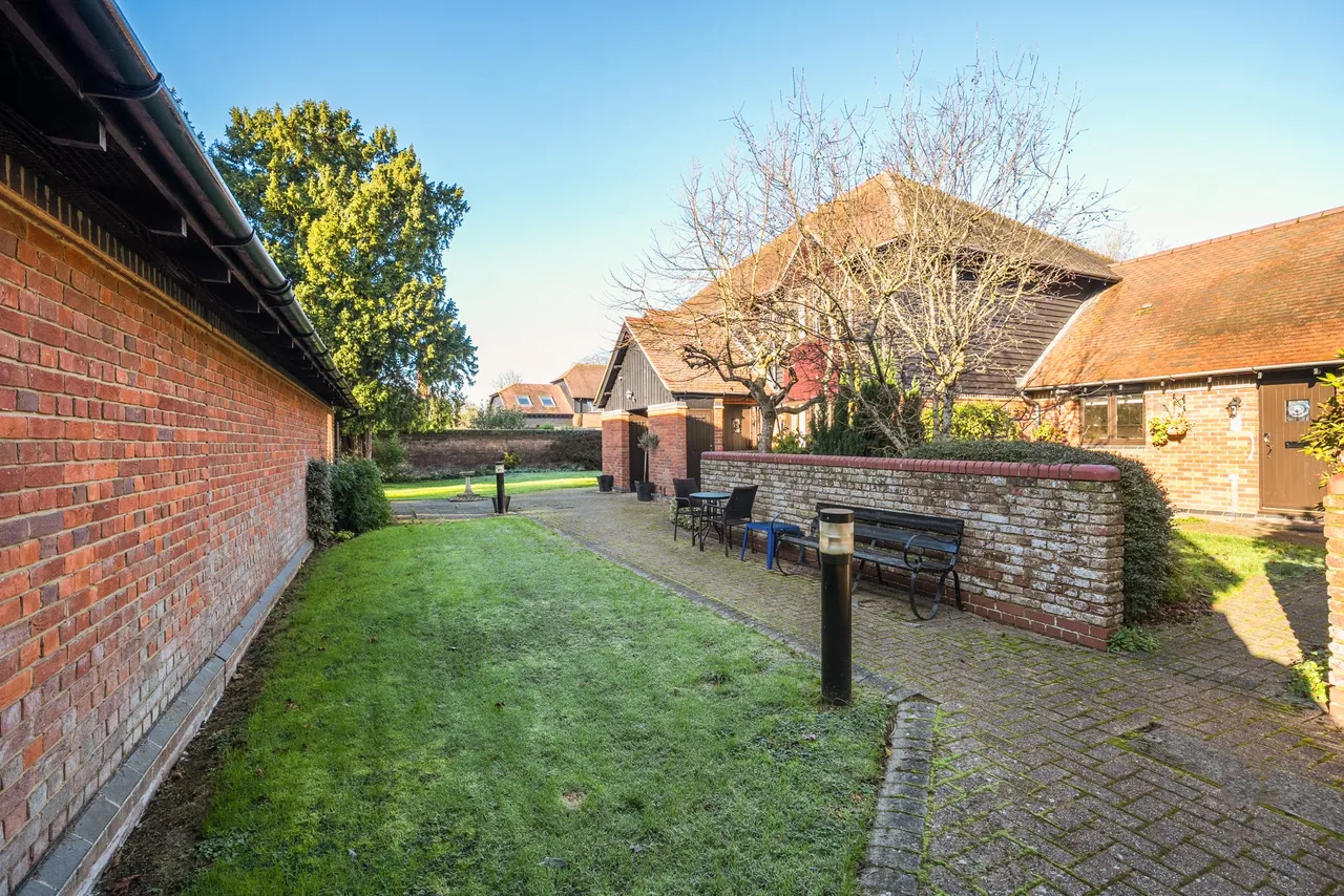 Palace Gate, Odiham, Hook, RG29 1JZ, photo 11