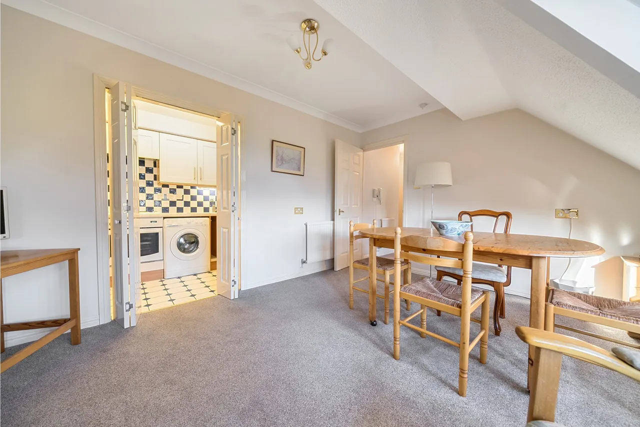 Palace Gate, Odiham, Hook, RG29 1JZ, photo 2
