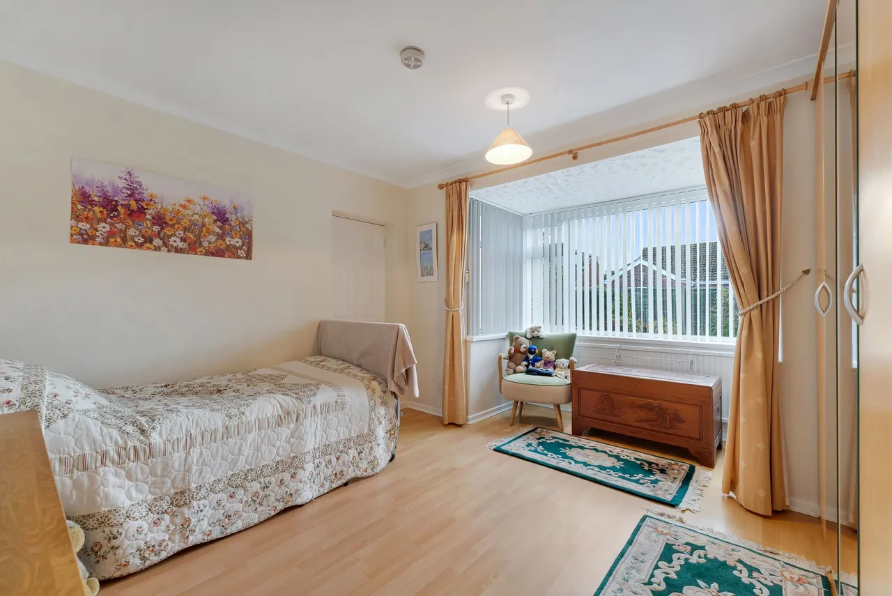 Cedar Avenue, Sutton Weaver, WA7, photo 13