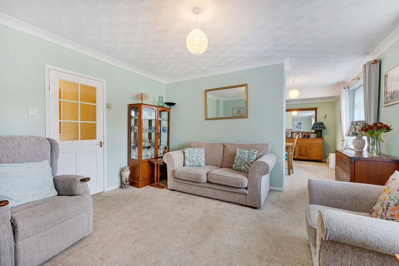 Cedar Avenue, Sutton Weaver, WA7, photo 3