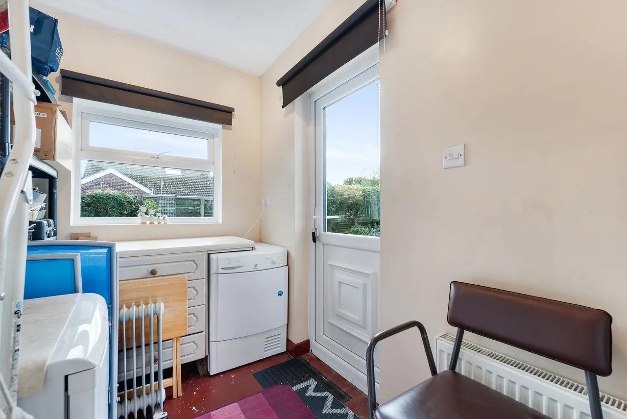 Cedar Avenue, Sutton Weaver, WA7, photo 19