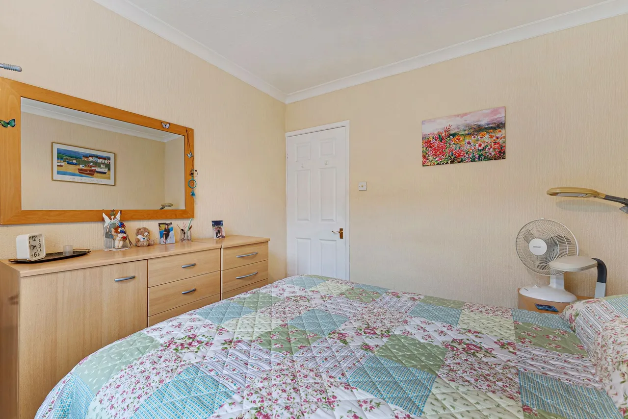 Cedar Avenue, Sutton Weaver, WA7, photo 18