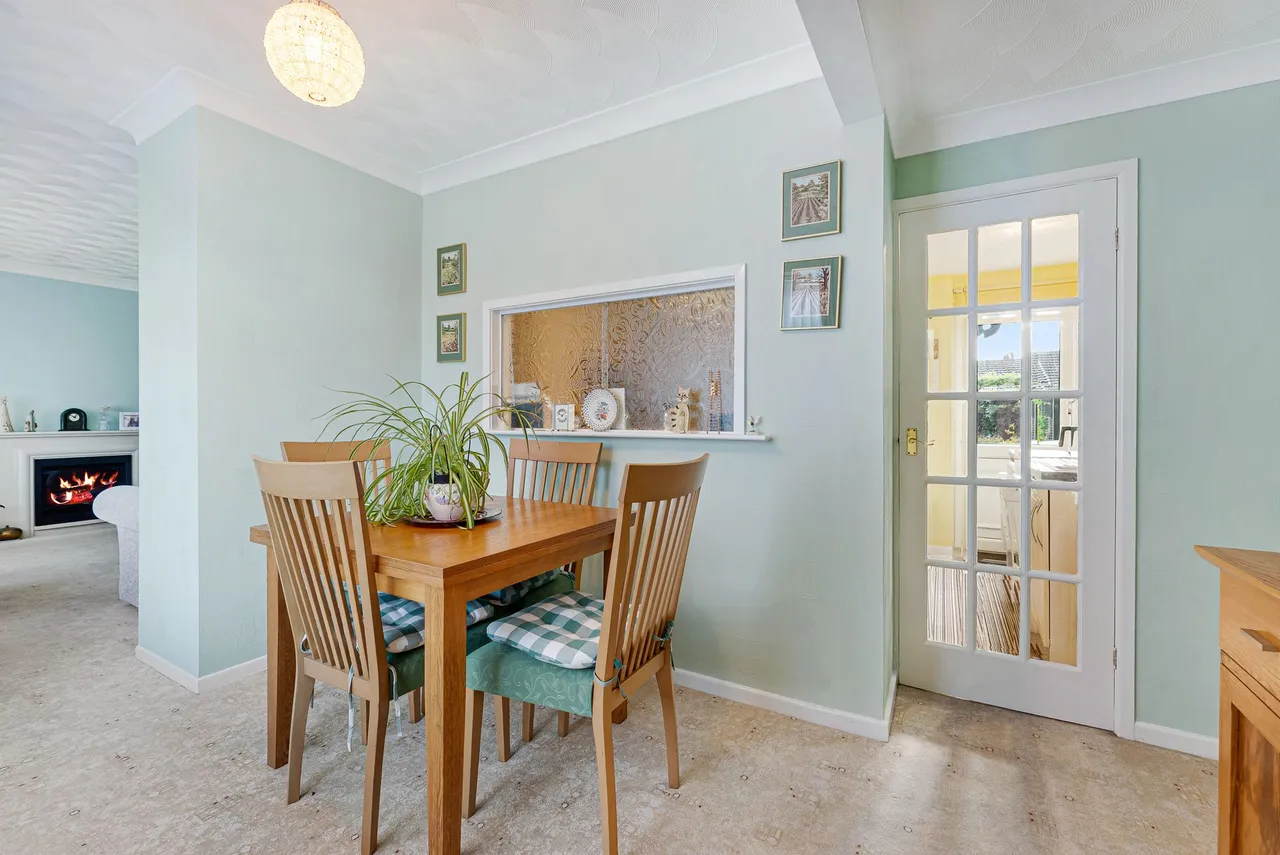 Cedar Avenue, Sutton Weaver, WA7, photo 4