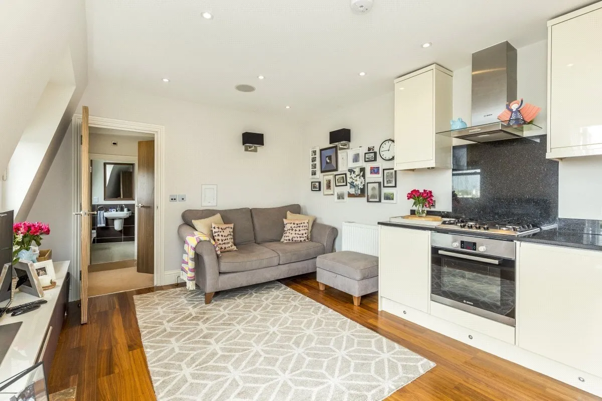 Lavender Hill, London, SW11, photo 3