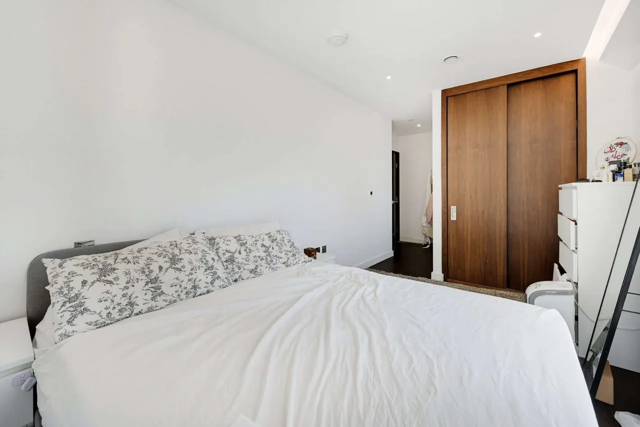 Malthouse Road, London, SW11, photo 13
