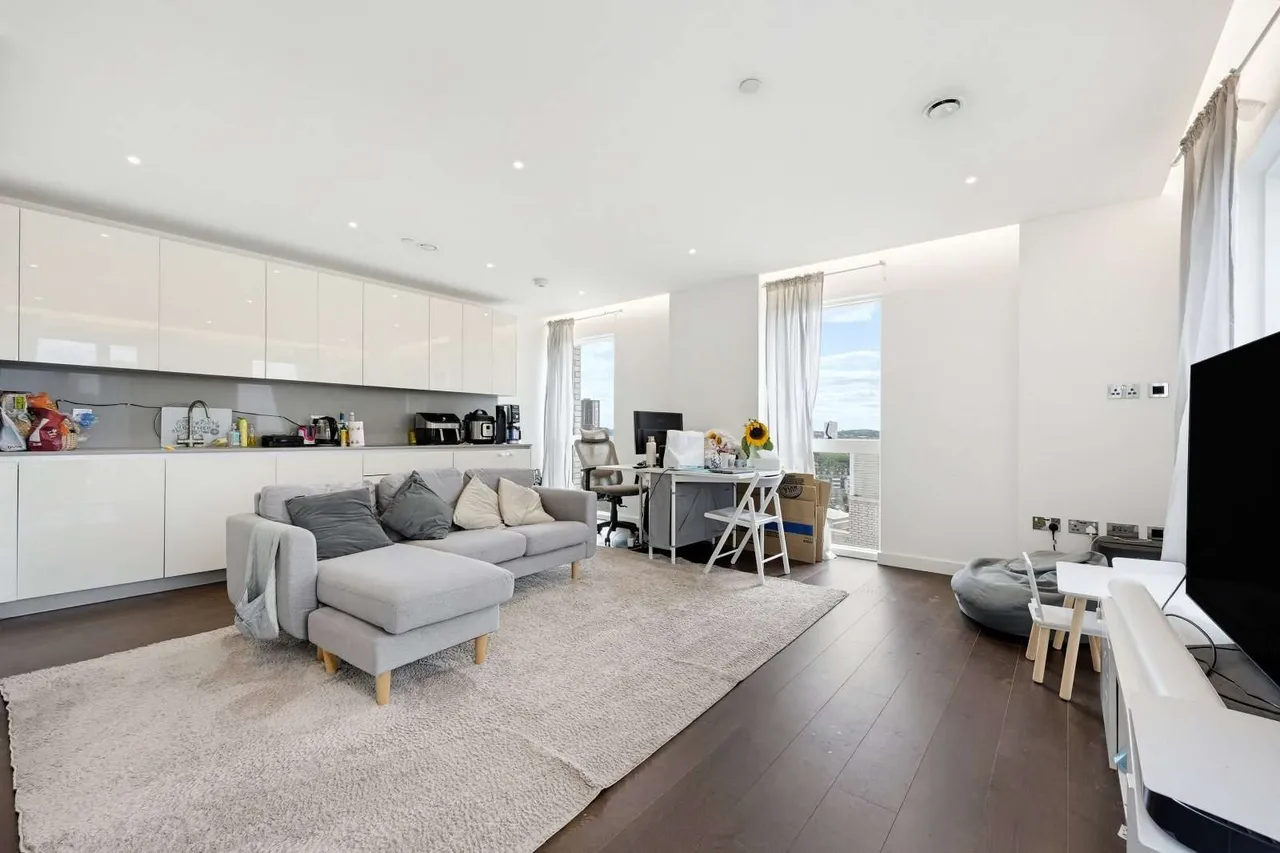 Malthouse Road, London, SW11, photo 2