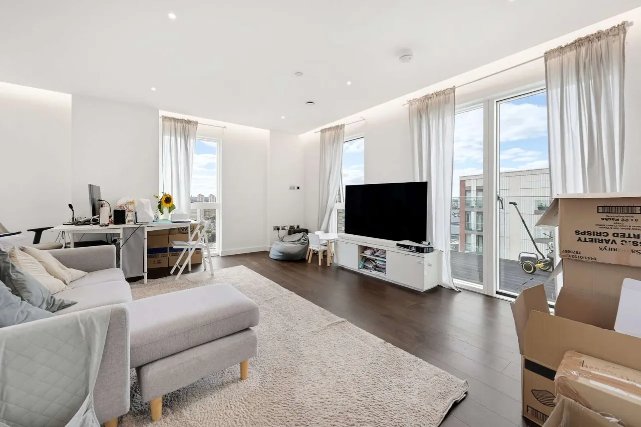 2 bed new development to rent, Malthouse Road, London, SW11