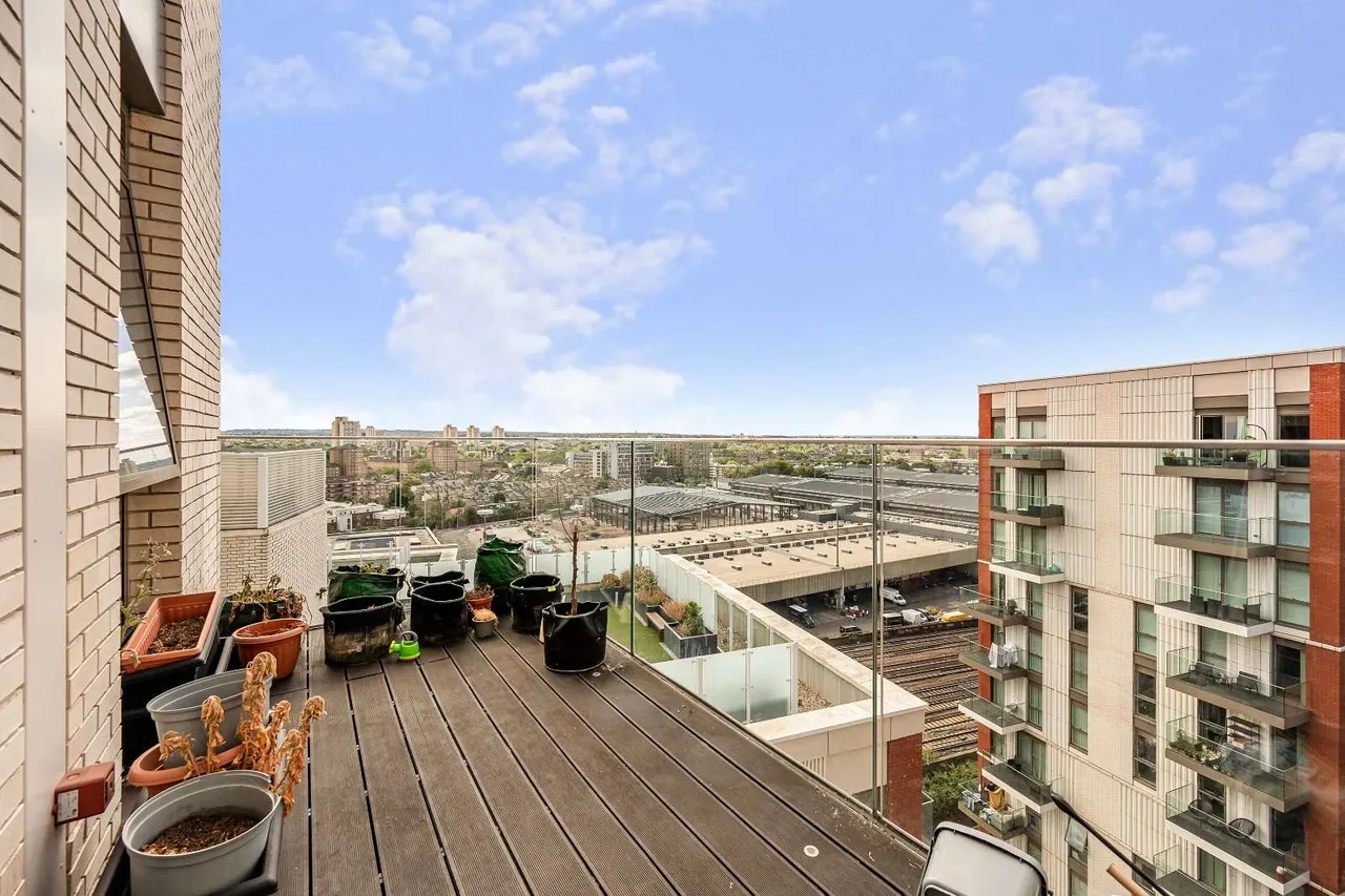 Malthouse Road, London, SW11, photo 8