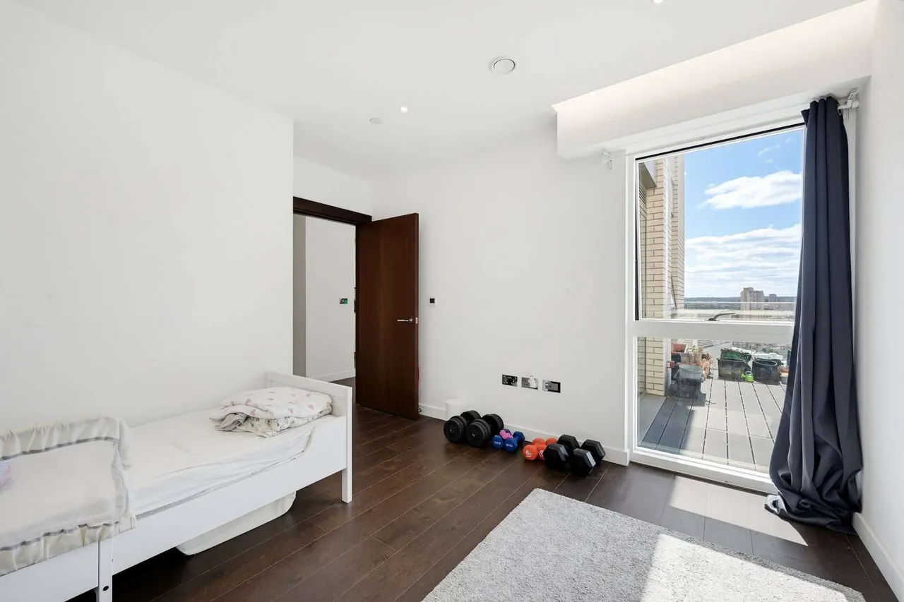 Malthouse Road, London, SW11, photo 15