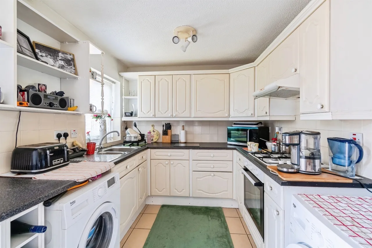 Malvern Close, Melksham, SN12, photo 4