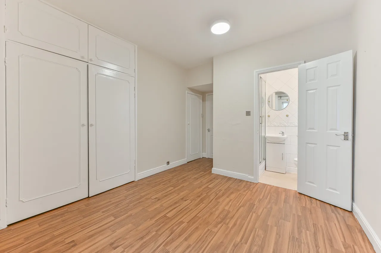 Purley, CR8, photo 18