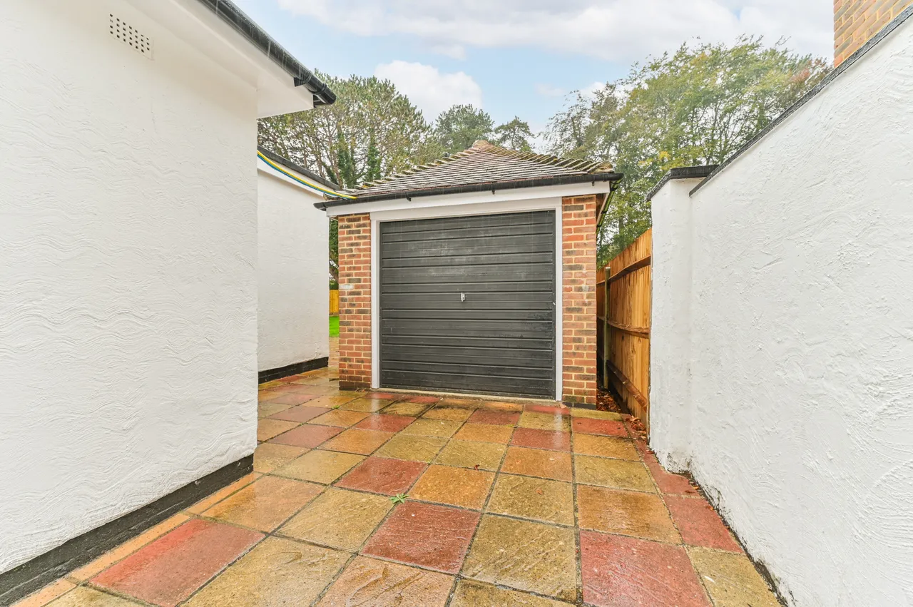 Purley, CR8, photo 17