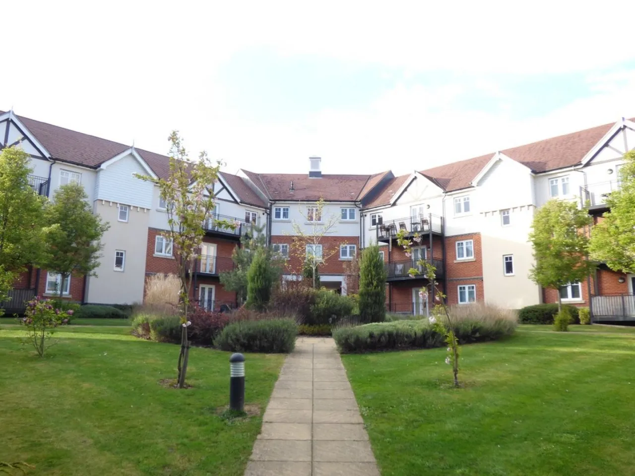 2 bed flat to rent — Joy Clucas House, Apprentice House