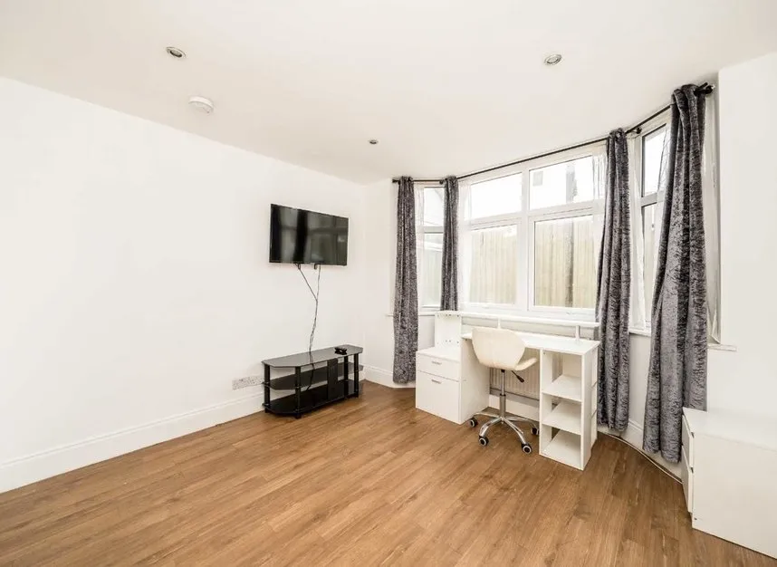 Dallas Road, Hendon, NW4, photo 4
