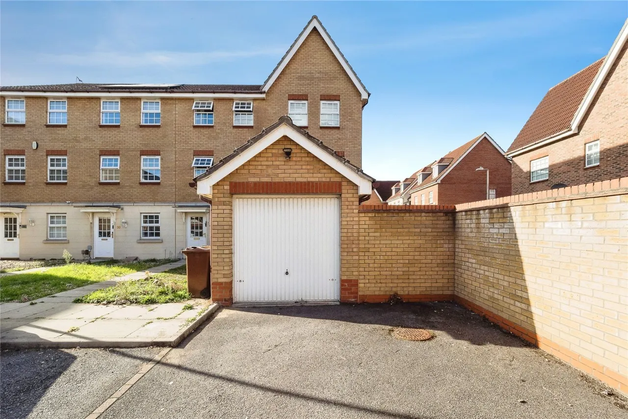 Frobisher Gardens, Chafford Hundred, RM16, photo 2