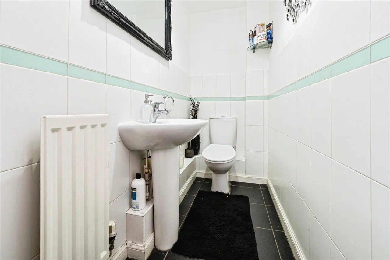 Frobisher Gardens, Chafford Hundred, RM16, photo 6