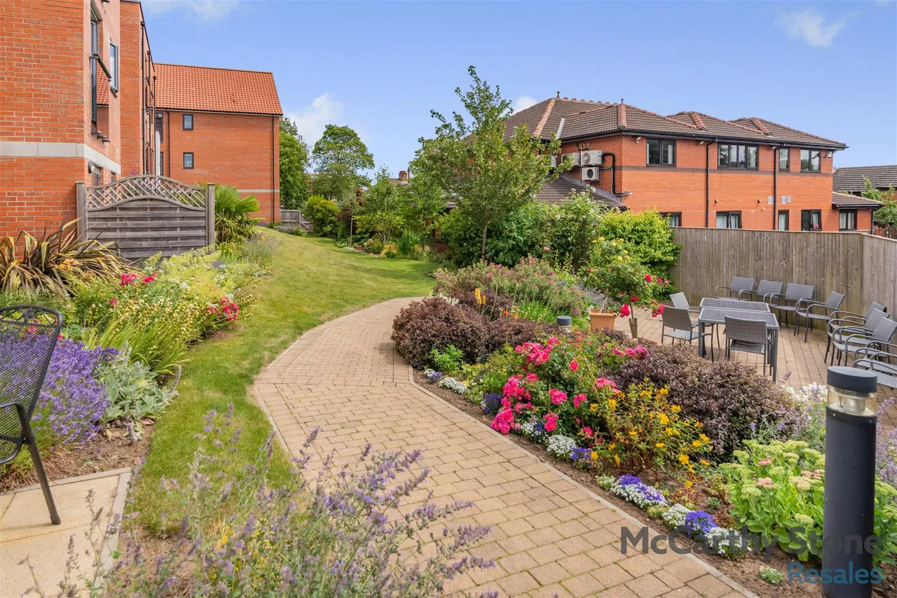 Devonshire Avenue, Roundhay, LS8, photo 16