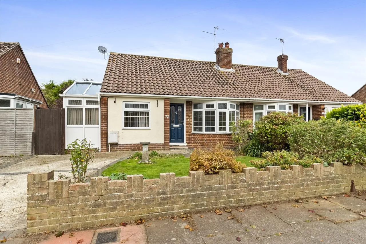 2 bed house for sale — Hurley Road, Worthing