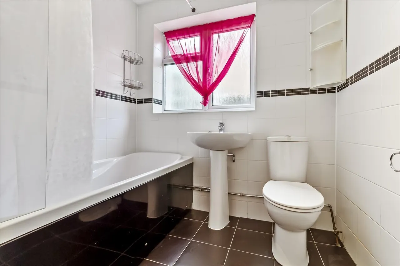 Hurley Road, Worthing, photo 6