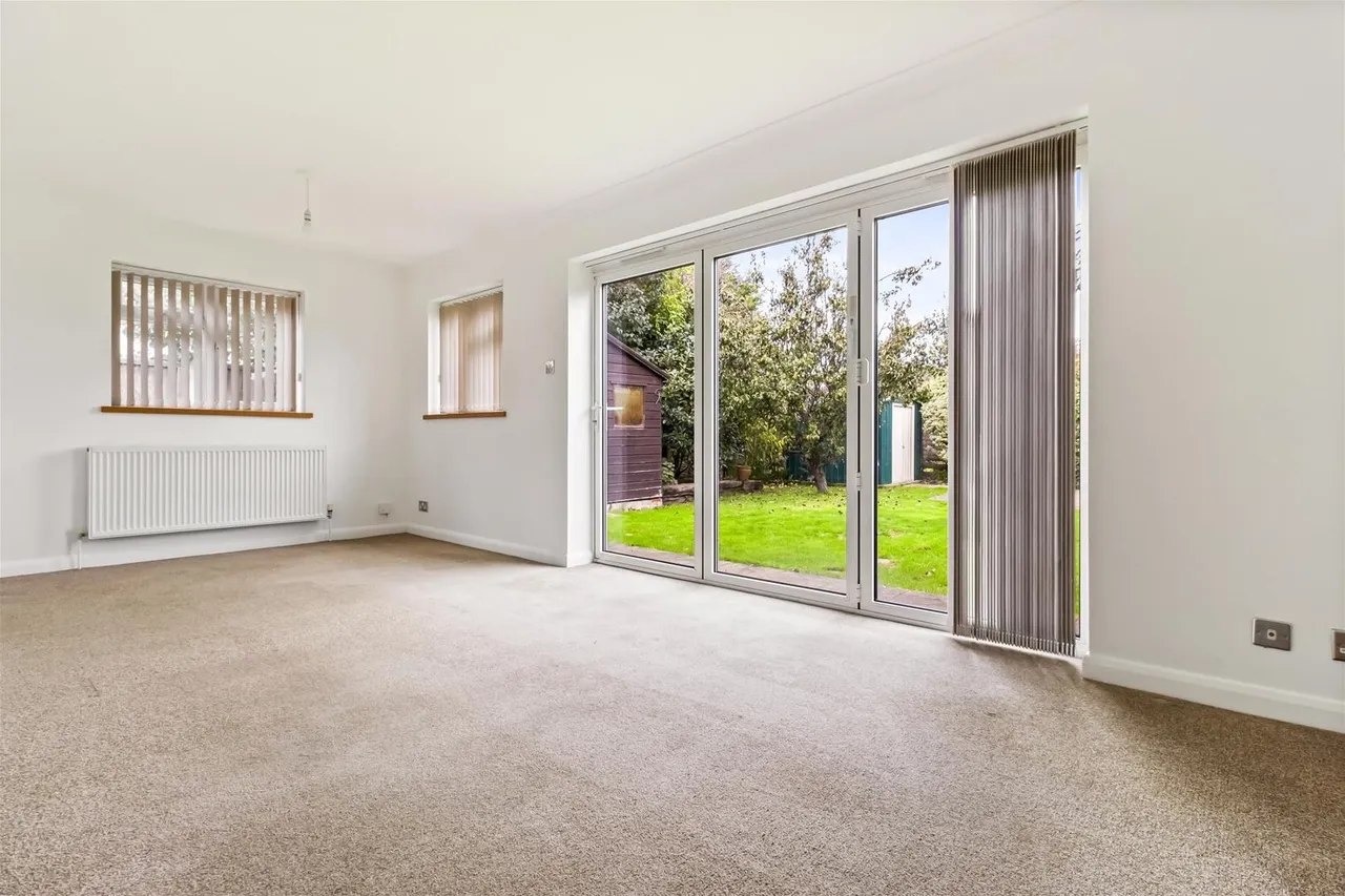 Hurley Road, Worthing, photo 2