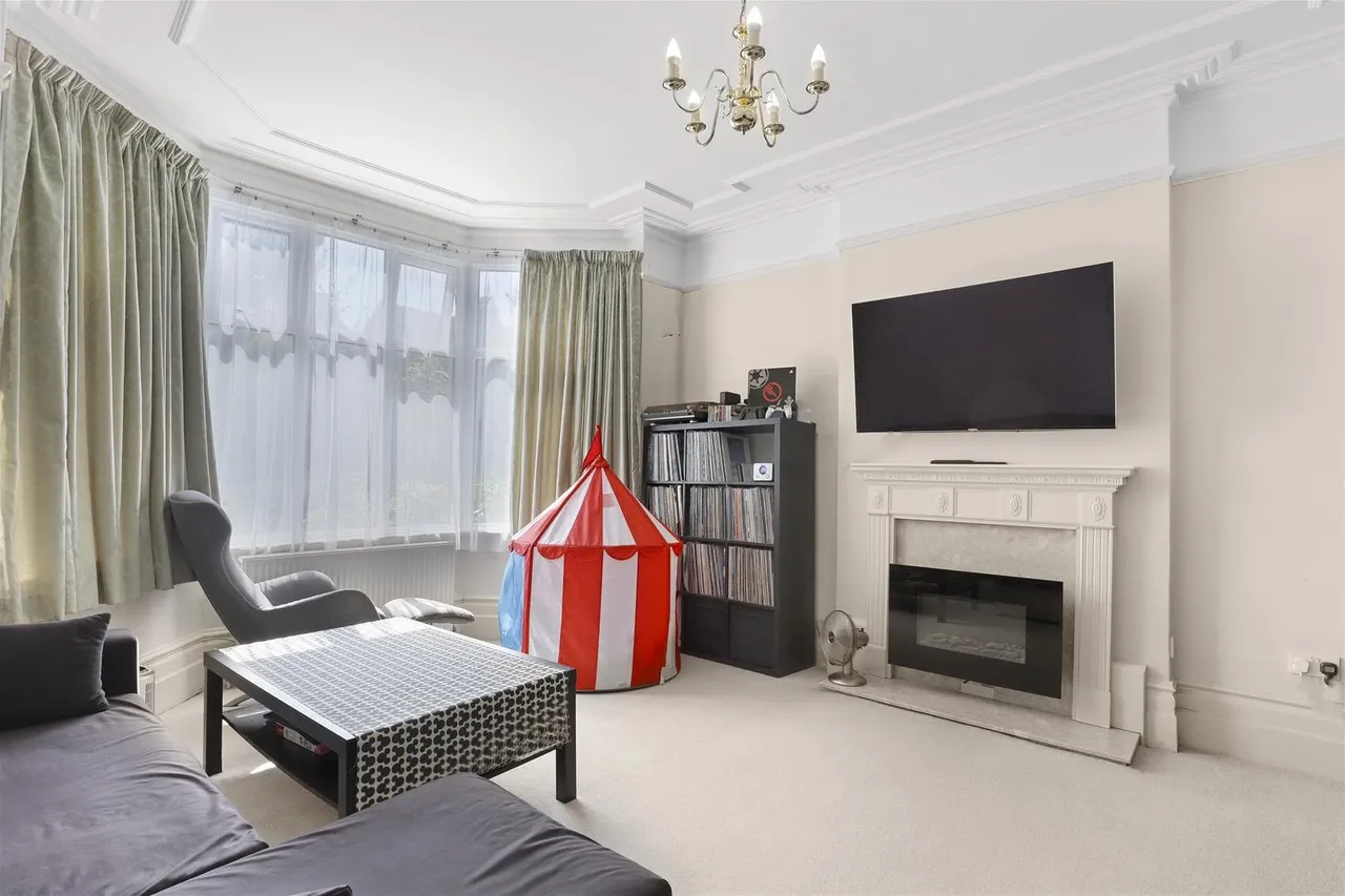 Victoria Road, Chingford, photo 2