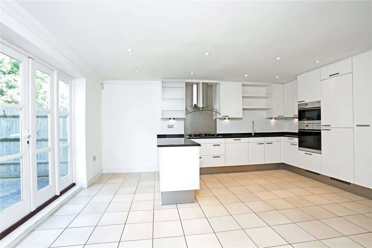 Longbourn, Imperial Park, Imperial Road, Windsor, SL4 3TN, photo 4